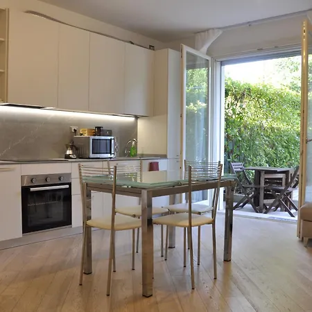 Moderno E Spazioso Con Giardino Privato