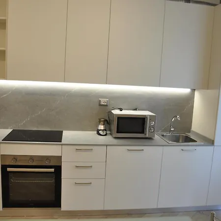 Moderno E Spazioso Con Giardino Privato Apartmán