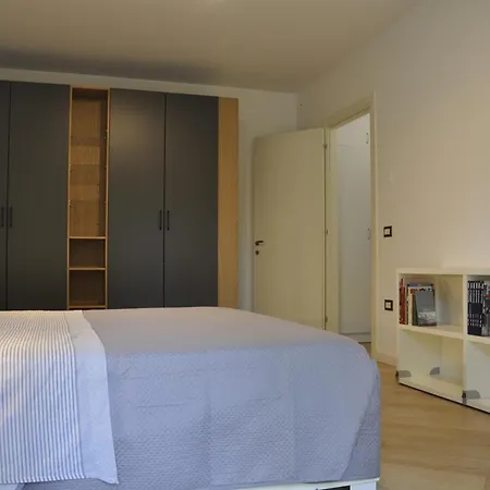 Moderno E Spazioso Con Giardino Privato *